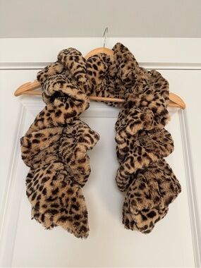 Plush Leopard-Print Scrunchie Scarf